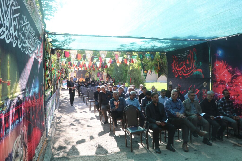 «همزمان با فرارسیدن ماه محرم، ماه تجلی شور و شعور حسینی، آیین سوگواری سرور و سالار شهیدان، حضرت اباعبدالله الحسین (ع) و گرامیداشت یاد شهدای گران‌قدر جنگ رمضان و مقام شامخ قائد امت و رهبر شهید، درشرکت معادن زغالسنگ، کلیه مناطق معدنی و کارخانه زغال‌شویی برگزار شد.