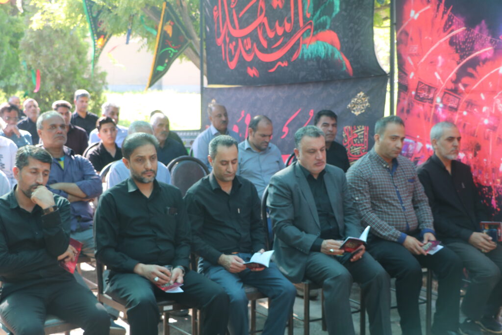 «همزمان با فرارسیدن ماه محرم، ماه تجلی شور و شعور حسینی، آیین سوگواری سرور و سالار شهیدان، حضرت اباعبدالله الحسین (ع) و گرامیداشت یاد شهدای گران‌قدر جنگ رمضان و مقام شامخ قائد امت و رهبر شهید، درشرکت معادن زغالسنگ، کلیه مناطق معدنی و کارخانه زغال‌شویی برگزار شد.